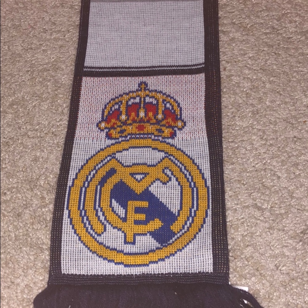 Real Madrid scarve